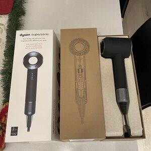 Dyson Supersonic HairDryer!!! Brand New!!
